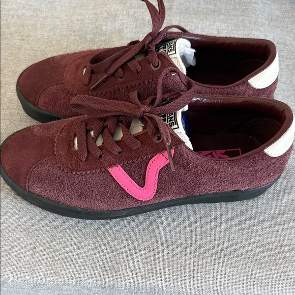 Vans sport, low Women's Maroon and Pink Sneakers NWT - Picture 3 of 12